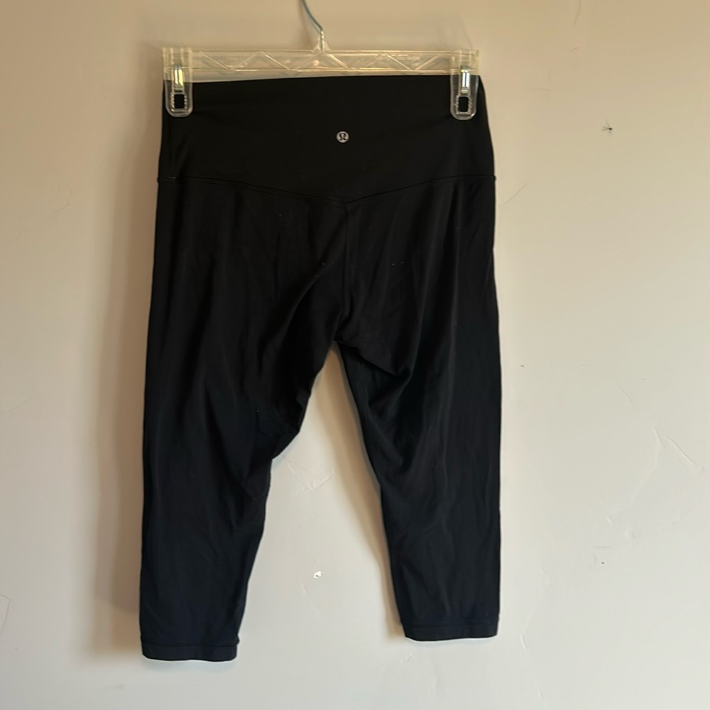 Lululemon black capri leggings
